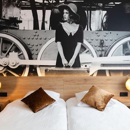 Hotel Leo Station, Villa Et Annexes Bastogne Zewnętrze zdjęcie