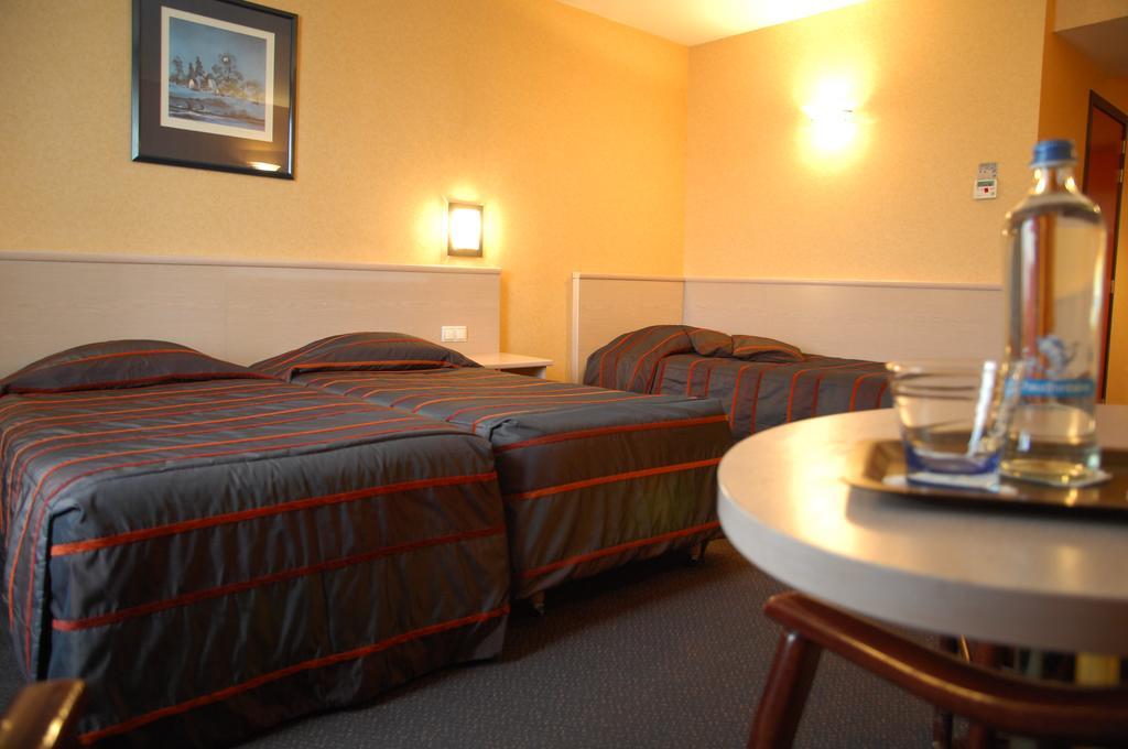 Hotel Leo Station, Villa Et Annexes Bastogne Zewnętrze zdjęcie